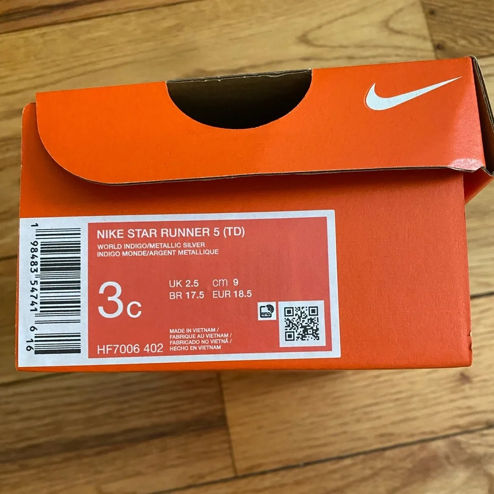 New in box Nike star runner baby shoes 3c